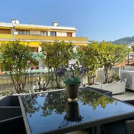 安提布街亚瑟公寓 *